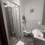 公寓 Plac Bankowy Apartment, Metro