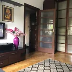 Plac Bankowy Apartment, Metro 公寓