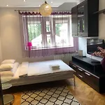 Apartman Plac Bankowy Apartment, Metro