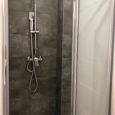 Plac Bankowy Apartment, Metro