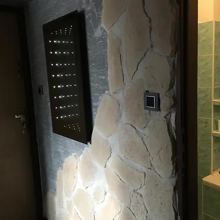 Plac Bankowy Apartment, Metro