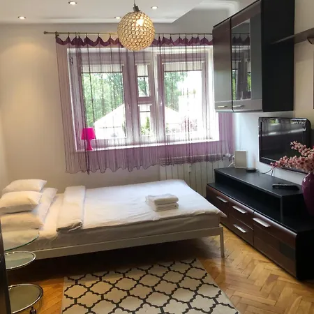 Apartman Plac Bankowy Apartment, Metro