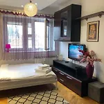 Plac Bankowy Apartment, Metro דירה