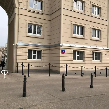 Plac Bankowy Apartment, Metro דירה