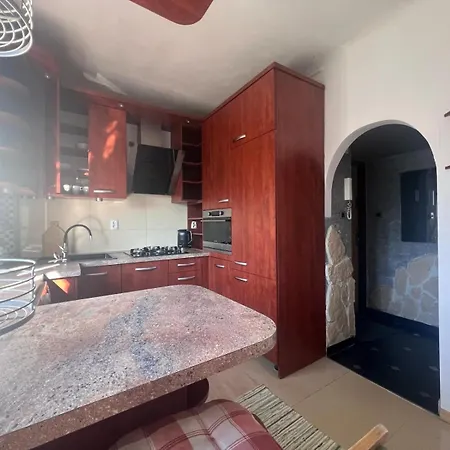 Plac Bankowy Apartment, Metro Varšava