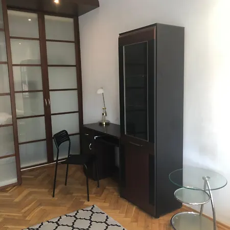 Plac Bankowy Apartment, Metro Apartmán Varšava